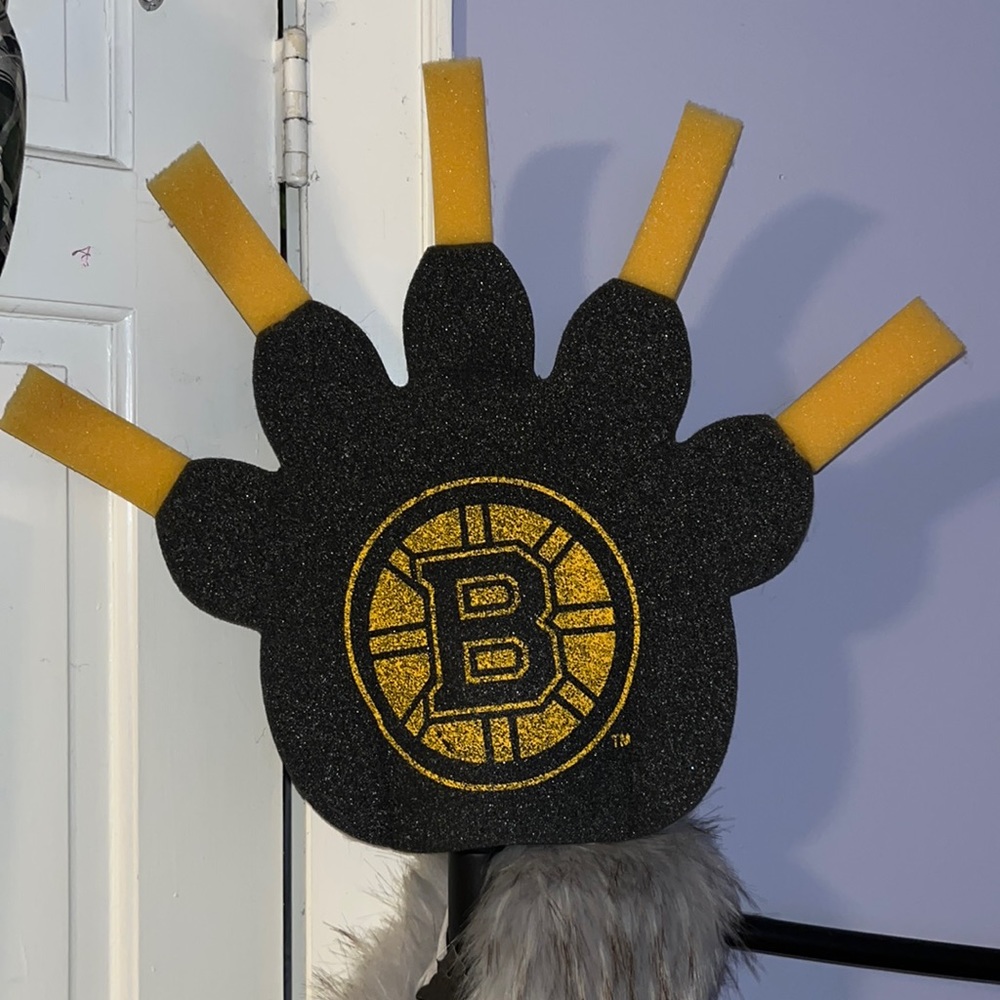 Bruins Claw